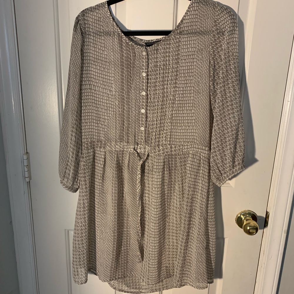 Gray Banana Republic dress💖